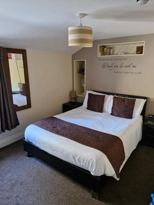 Double Room image 3