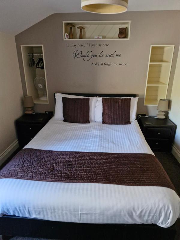 Double Room image 4