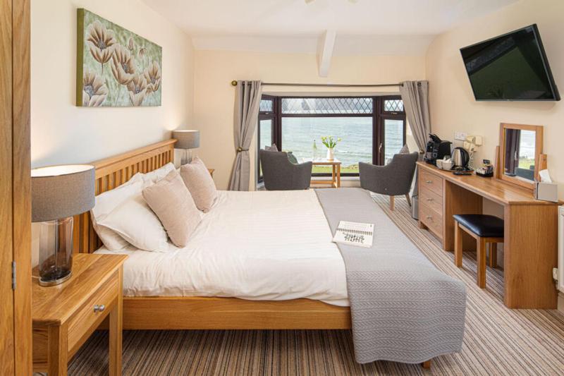 Double or Twin Executive Room image 4
