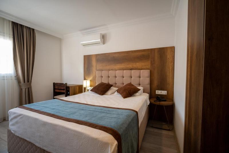 Standard Double Room image 2