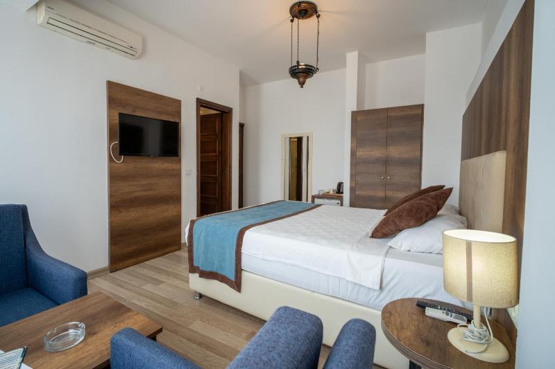 Queen Room with Sea View image 2