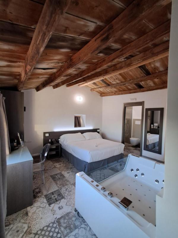 Room in Sicilian Farmhouse image 1