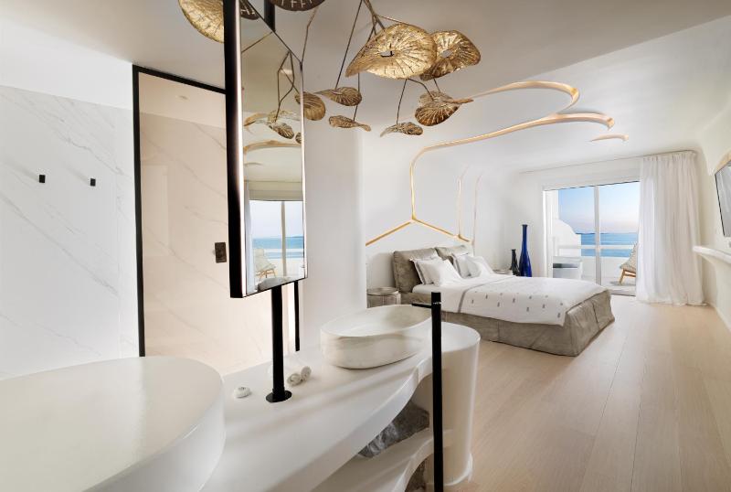 Junior Suite with Outdoor Hot Tub image 4