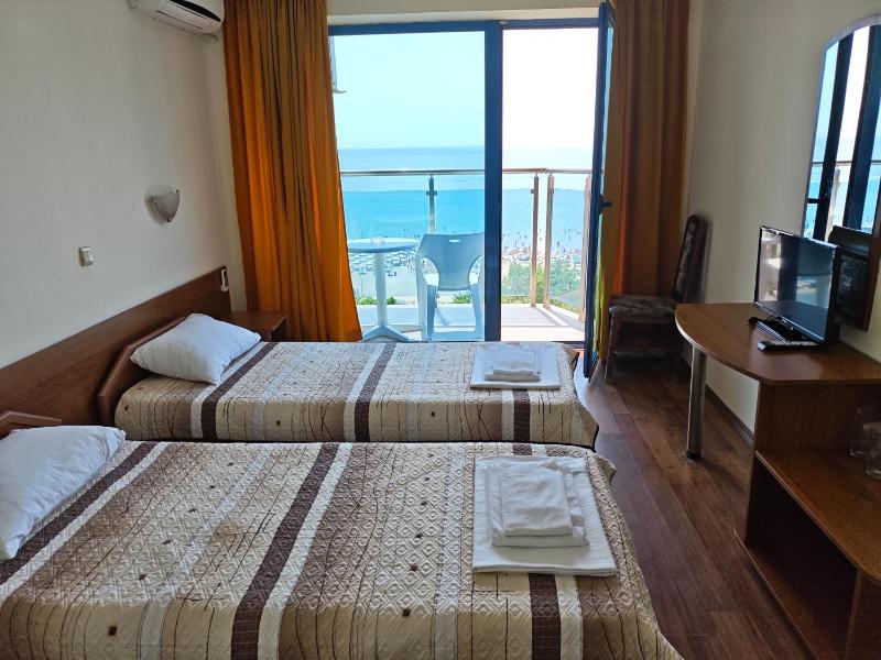 Standard Twin Room with Sea View (2 Adults + 1 Child) image 3