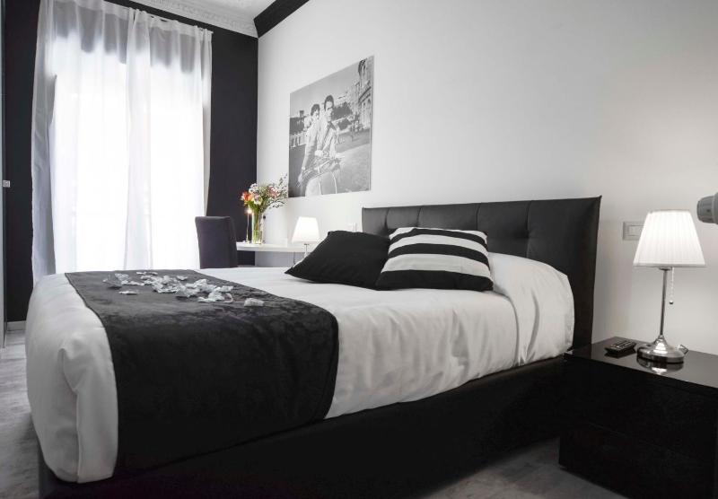 Deluxe Double Room image 4