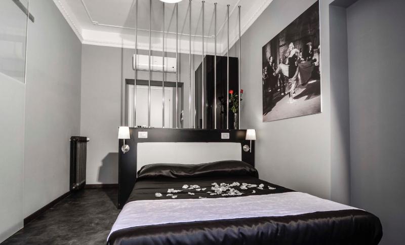 Double Room image 3