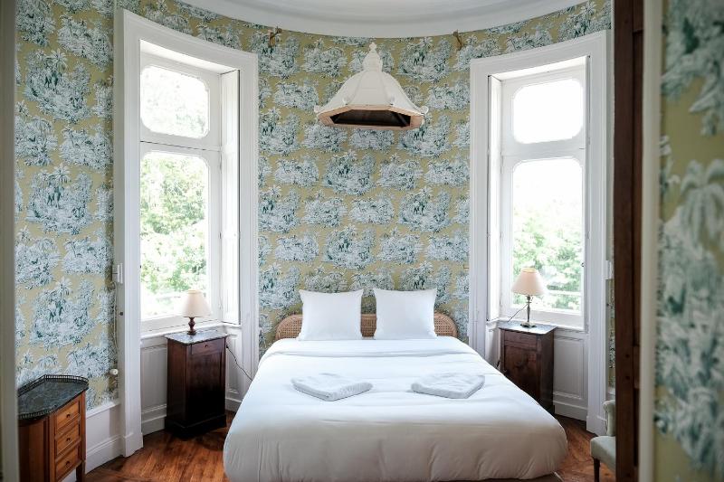 Suite with Garden View image 1