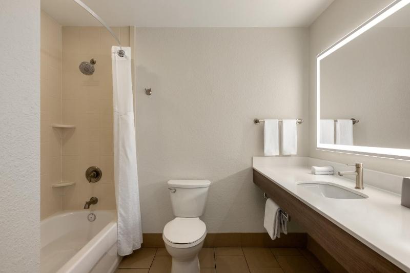 Queen Suite with Two Queen Beds and Sofa Bed image 4