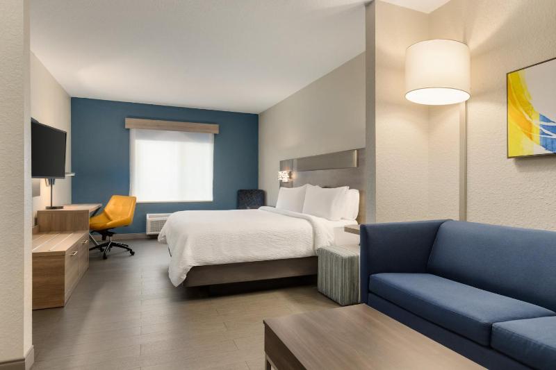 King Suite with Roll-In Shower - Disability Access/Non-Smoking image 3