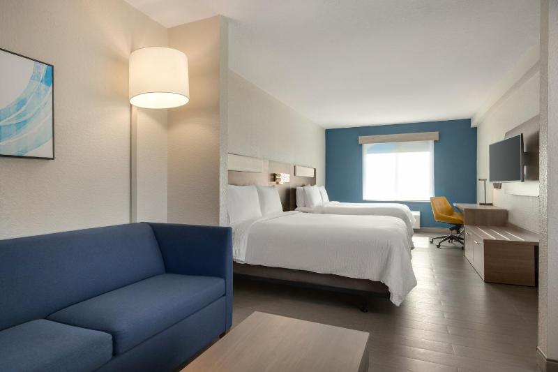 Queen Suite with Two Queen Beds and Sofa Bed image 3