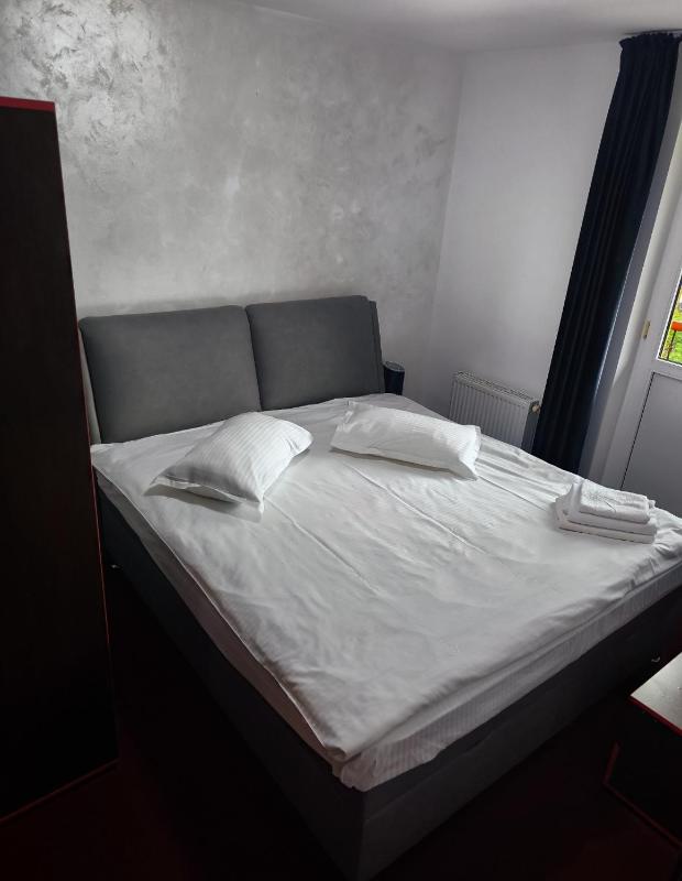 Double Room image 1