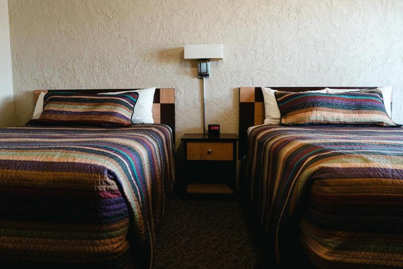 Queen Room with Two Queen Beds image 4
