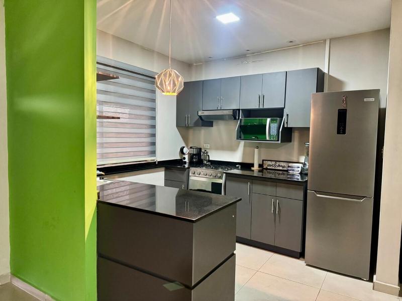 Moderno acogedor y privado en San Salvador - image 16