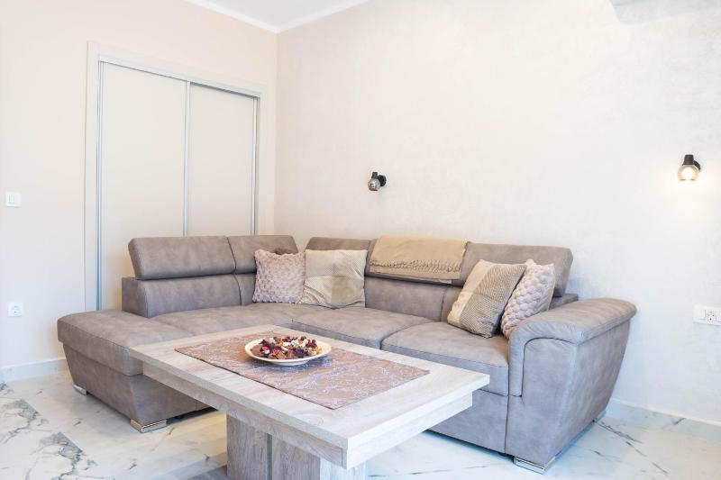 Moskov - Two-bedroom Ap with Sea View - image 9