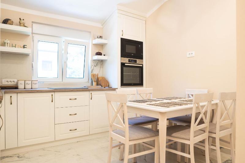 Moskov - Two-bedroom Ap with Sea View - image 3