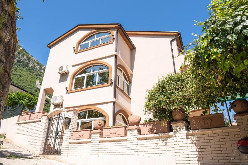 Moskov - Two-bedroom Ap with Sea View - image 16