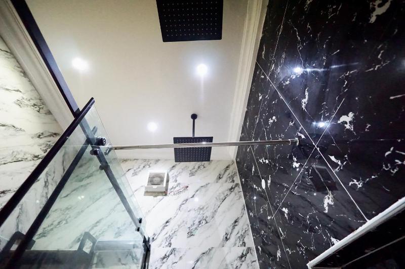 Hampton Suite by LSP HOMES Lekki Phase 1 - image 7