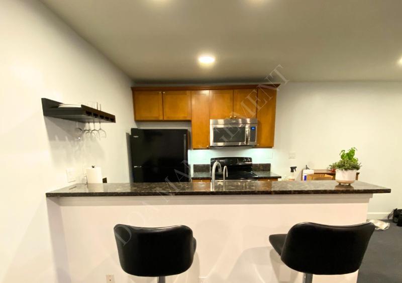 Luxury condo in the heart of LA - image 3