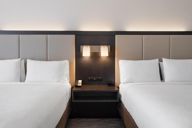 Suite with Two Queen Beds image 3