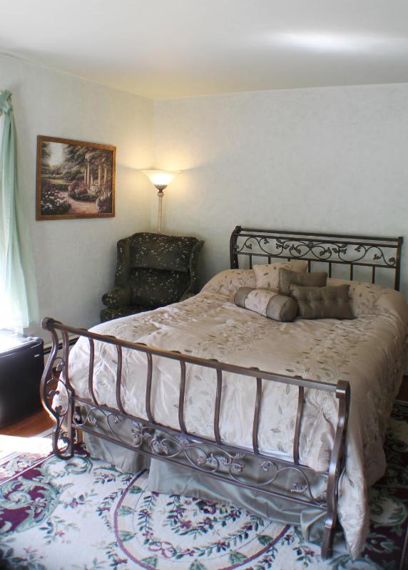 Double Room with Private Bathroom image 1