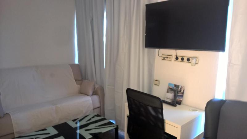 Superior Two-Bedroom Apartment with frontal sea view image 2