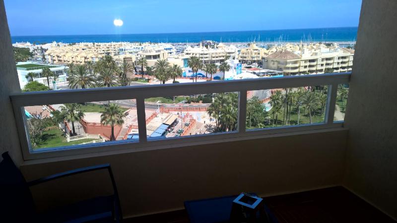Superior Two-Bedroom Apartment with frontal sea view image 3