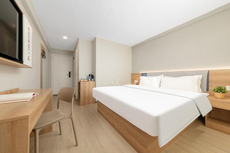 Home Inn Huayi Selected Yellow Crane Tower Tang Hualin Branch - image 3