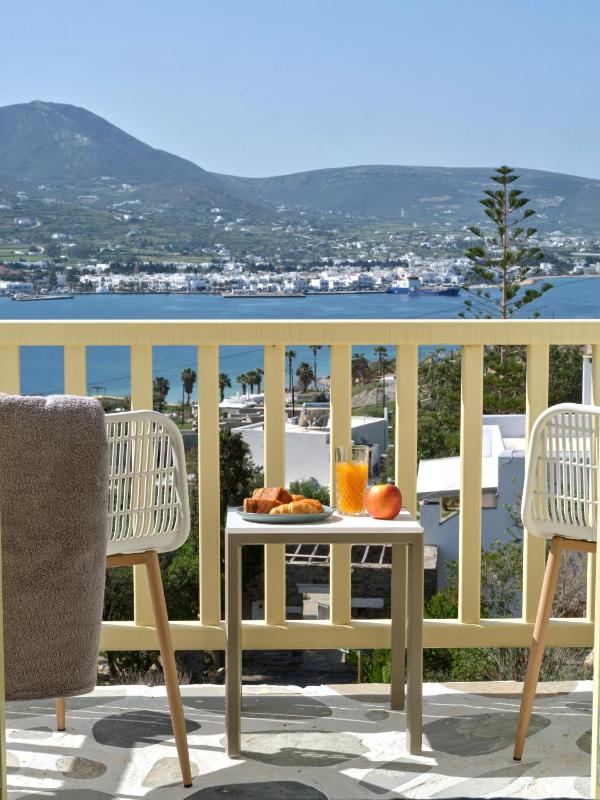 Double Room with Sea View image 4