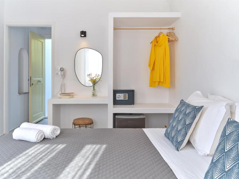 Akrotiri Hotel - image 17