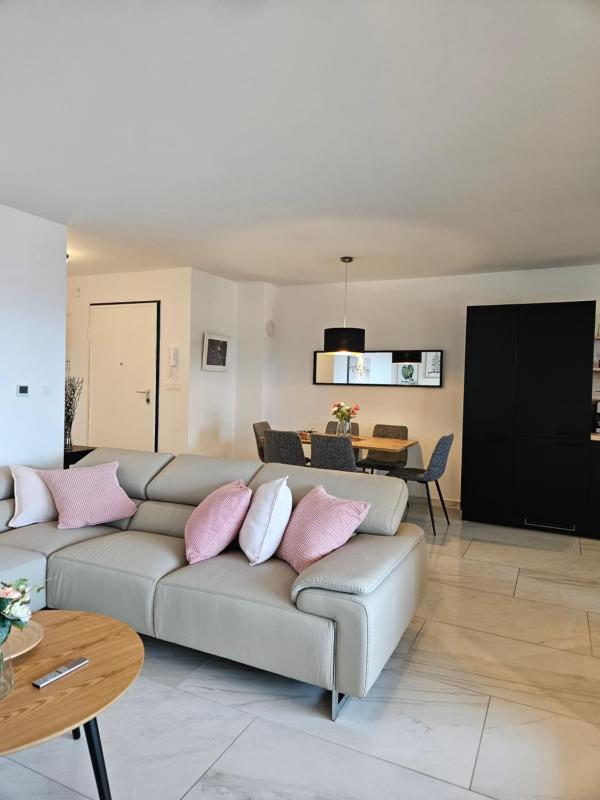 Apartment with Sea View image 1