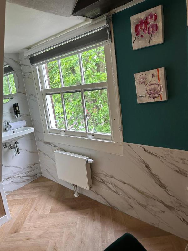 Basic Double or Twin Room with Shared Bathroom image 4