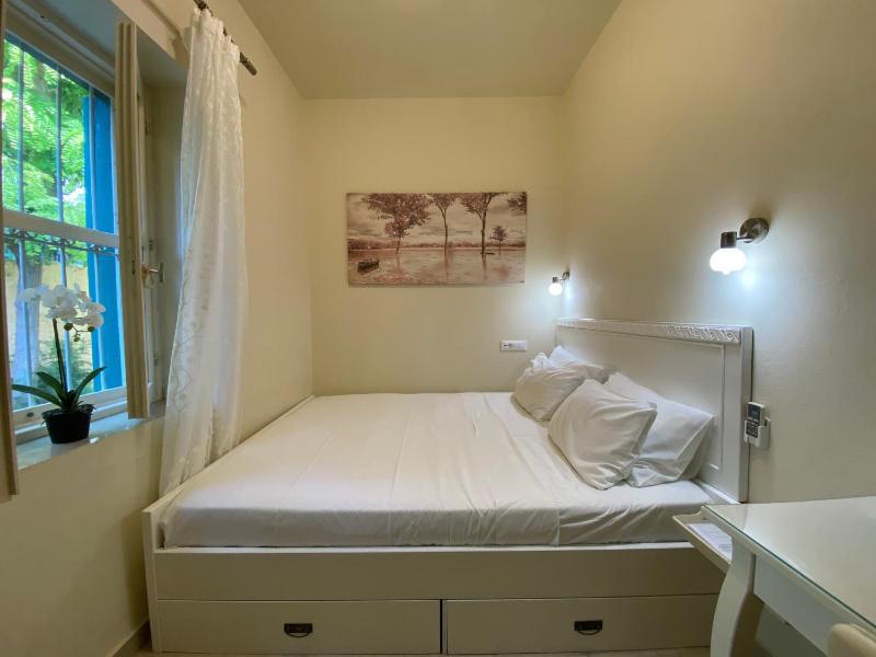 One-Bedroom House image 4