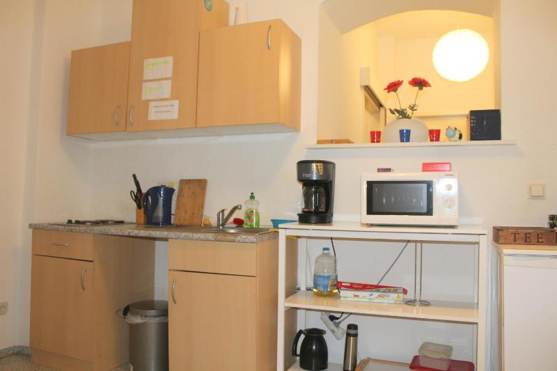 Little Single Room with Shared Bathroom image 4