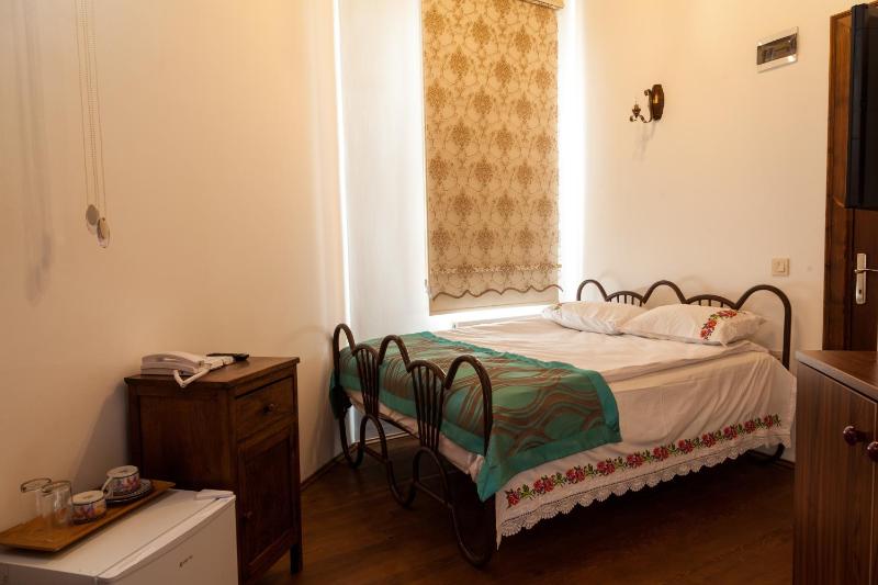 Classic Double Room image 3