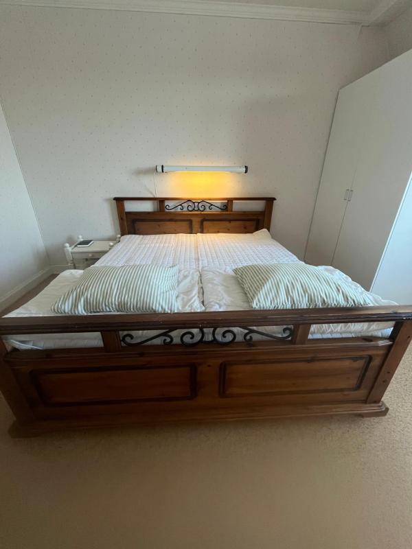 Basic Triple Room with Shared Bathroom image 3