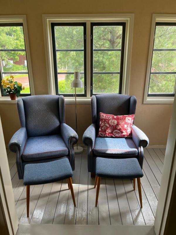 Family Room image 3