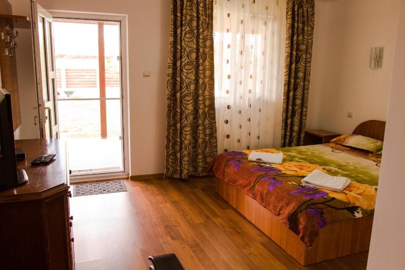 Double Room image 3