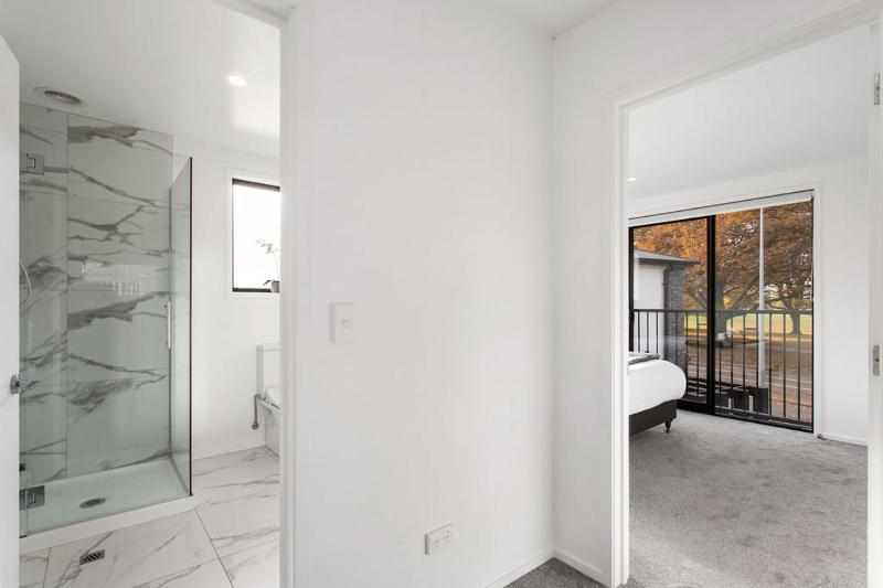 Brand New Opposite Hagley Park Close CBD Hospital - image 11