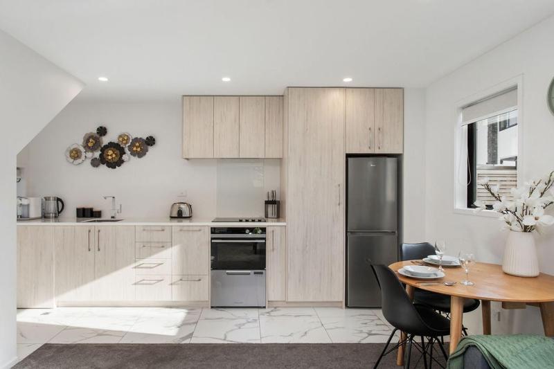 Brand New Opposite Hagley Park Close CBD Hospital - image 21