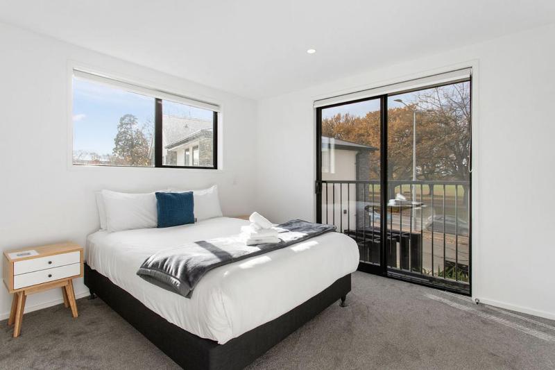 Brand New Opposite Hagley Park Close CBD Hospital - image 4