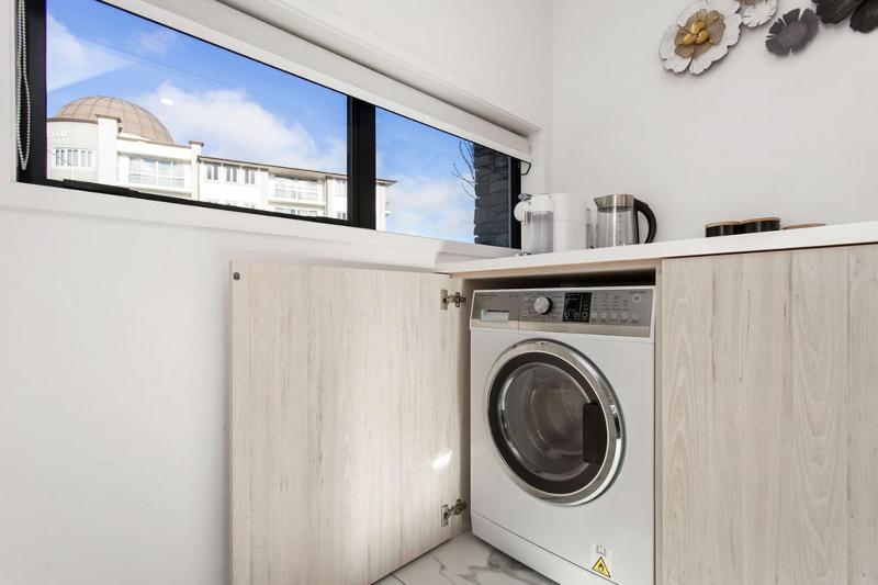 Brand New Opposite Hagley Park Close CBD Hospital - image 17