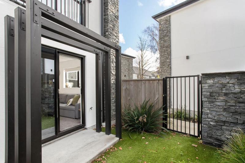 Brand New Opposite Hagley Park Close CBD Hospital - image 6