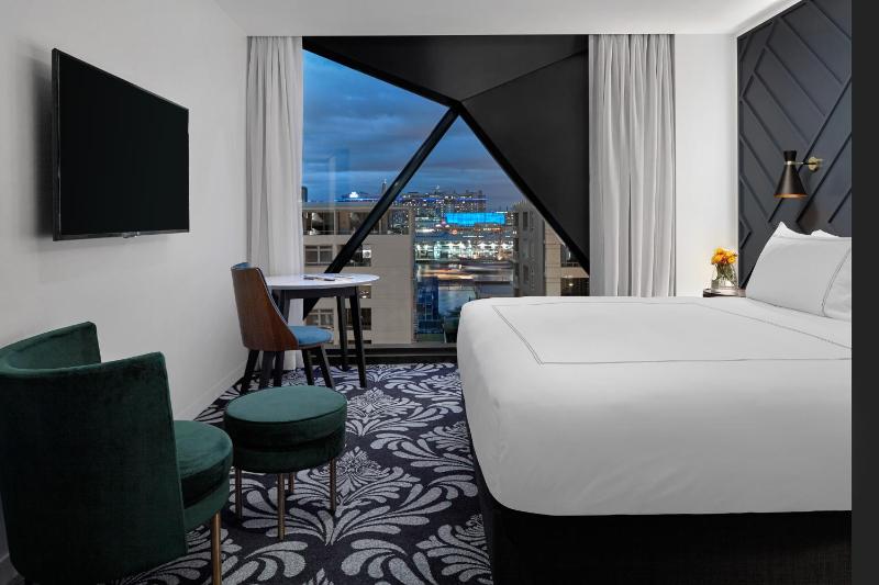 King Banksia Deluxe Room (Level 2-4) image 3