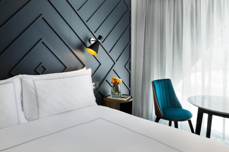 King Acacia Room image 4