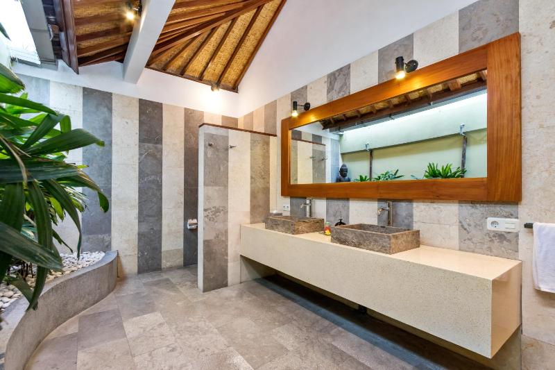 Villa Shantika by Villa Finder - image 28