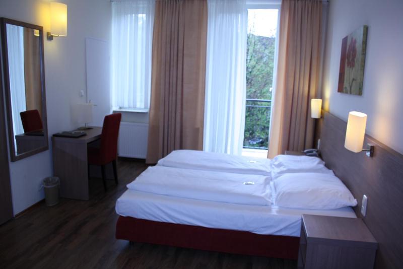  Deluxe Double Room  image 2