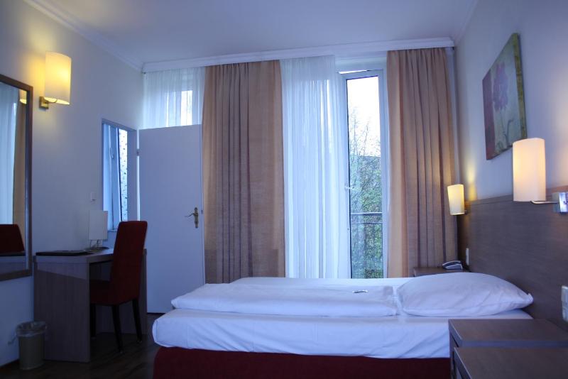 Single Room image 3
