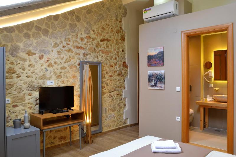 Standard Double Room image 2