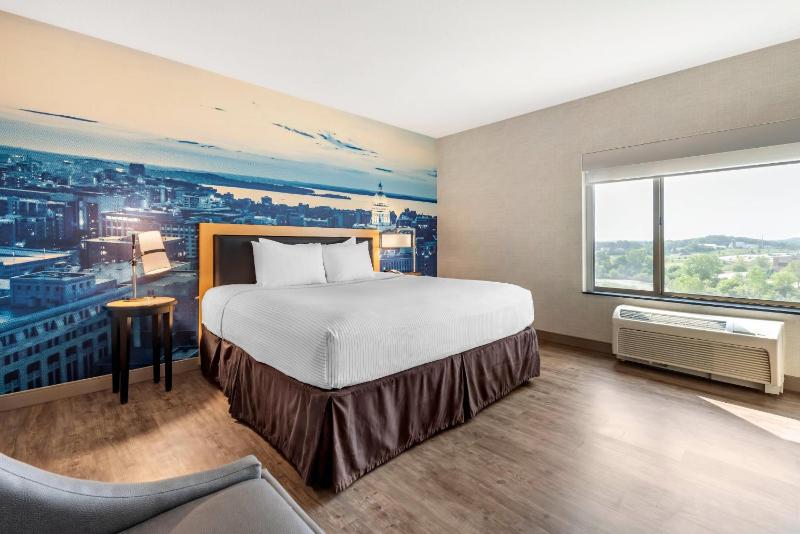 One-Bedroom King Suite with Sofa Bed - Non-Smoking image 2