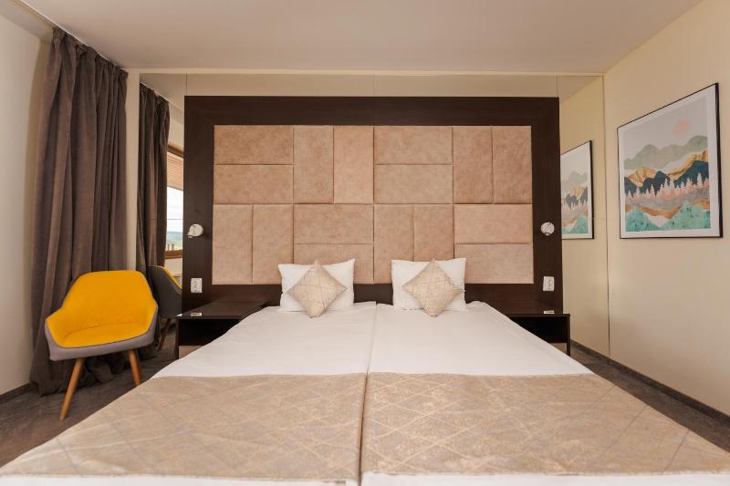 Double or Twin Room with Balcony image 3